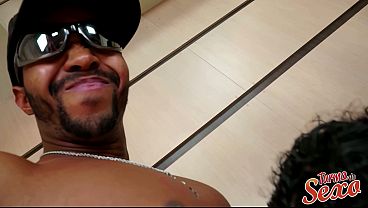 Deusa de ébano teve o cuzinho arrebentado por 2 caras