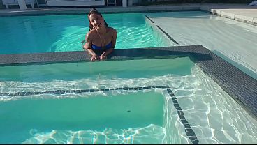 Huge Facial by the Pool for Ebony Hottie – Nina White