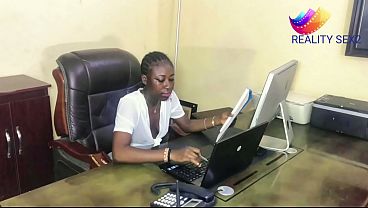 AFRICAN BOSS LADY SEDUCED THE DELIVERY GUY IN FUCKING HER HORNY WET PUSSY